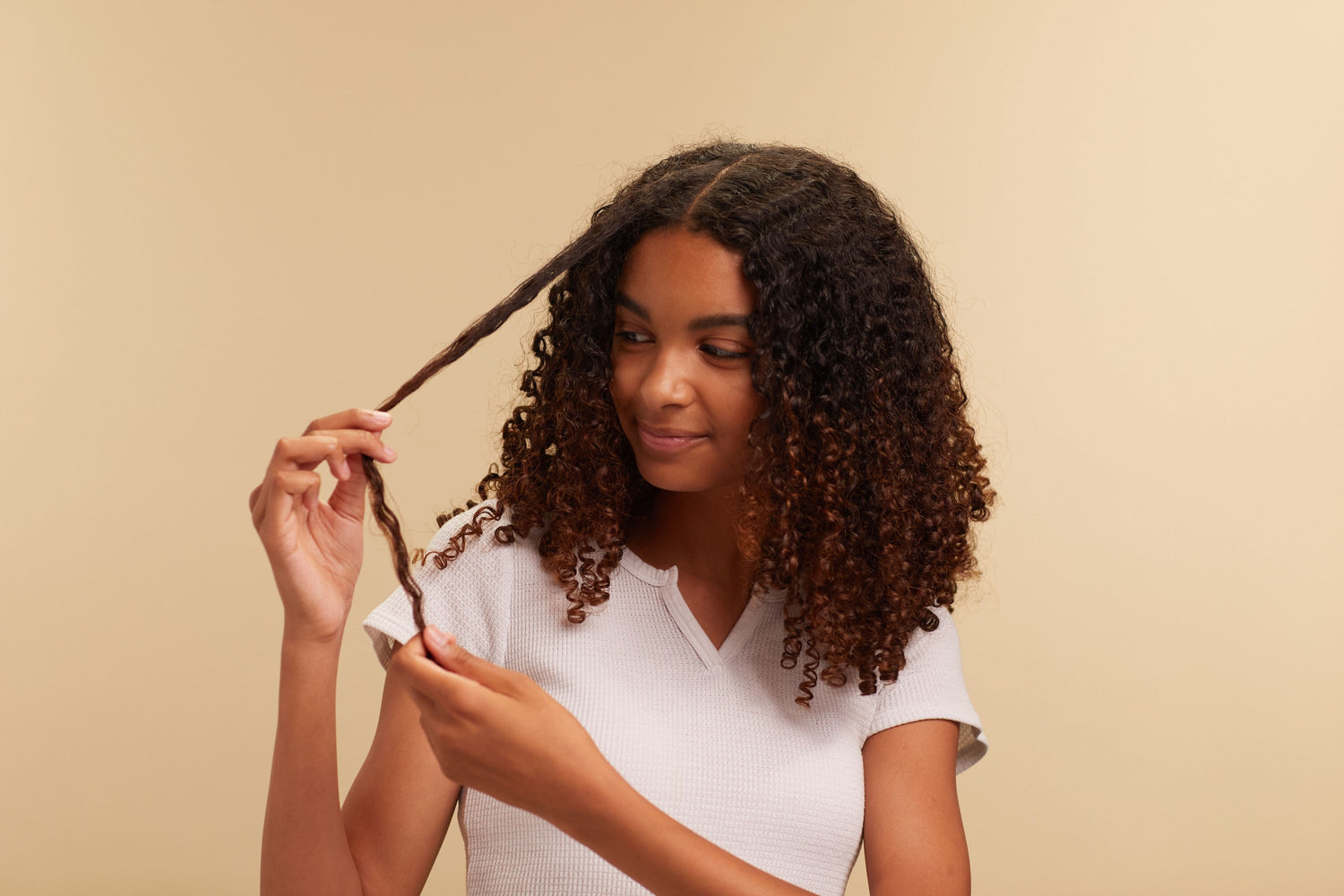 Rutina capilar para cabellos rizados y afro: Método LOC