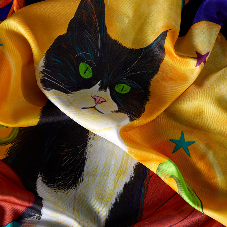 Luna The Cat Knot Wrap